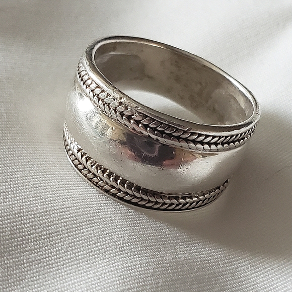Jewelry - 925 Sterling Silver Ring